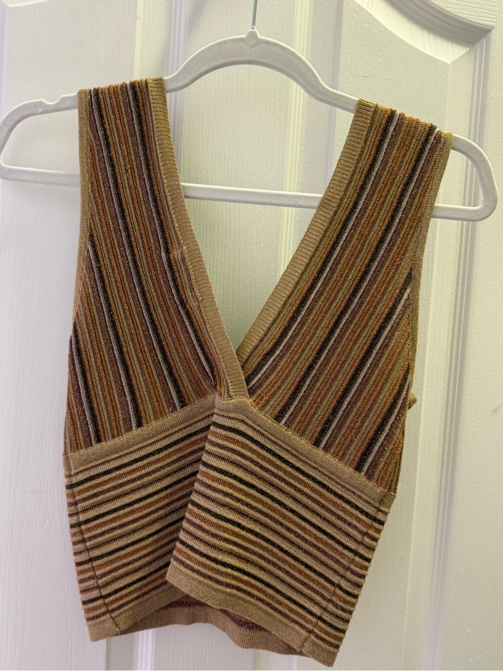 Aggel Knitwear Metallic Ribbed V-Neck Crop Sweater Vest Top - Picture 3 of 6